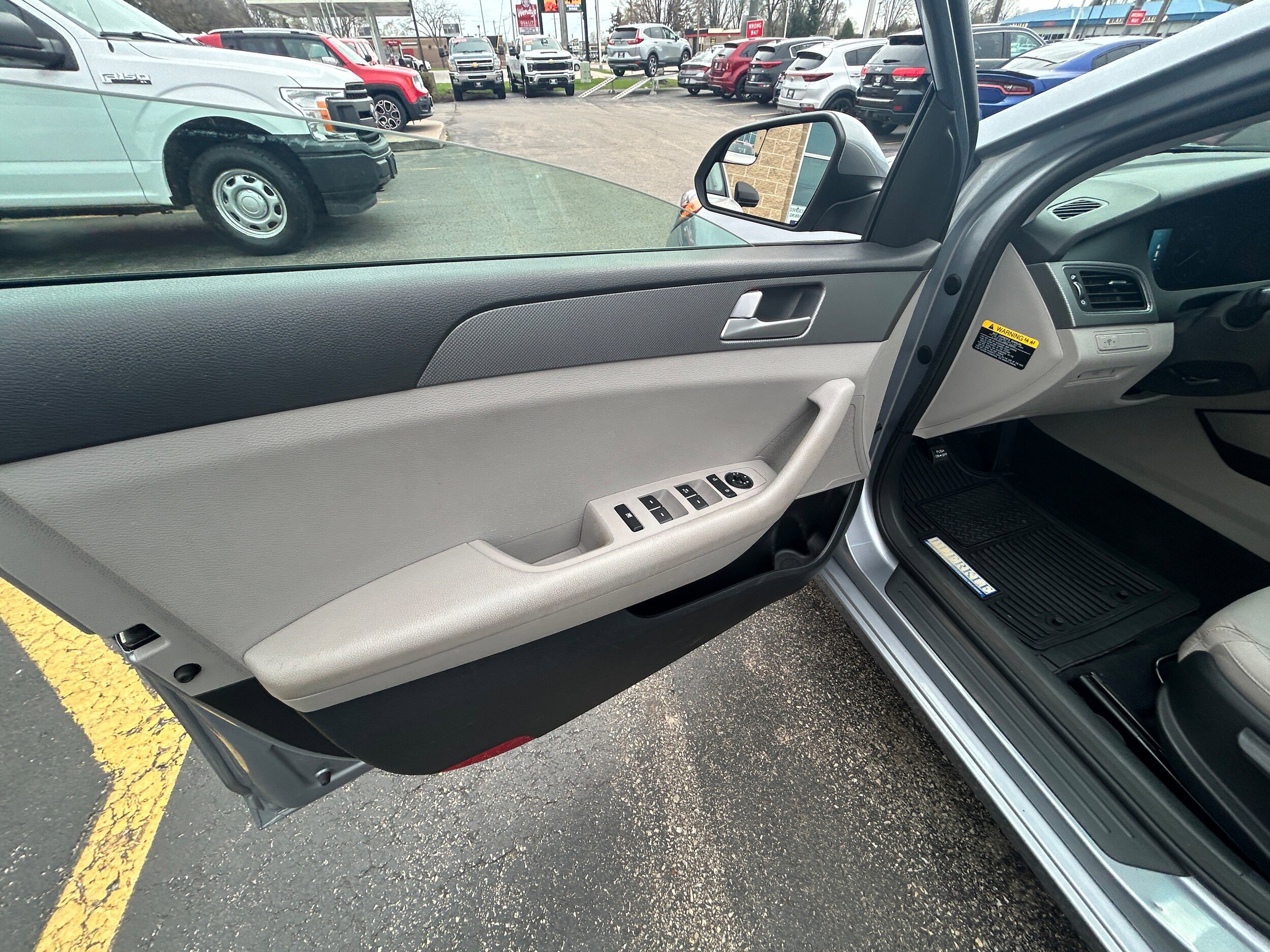Used 2015 Hyundai Sonata SE FWD image 7