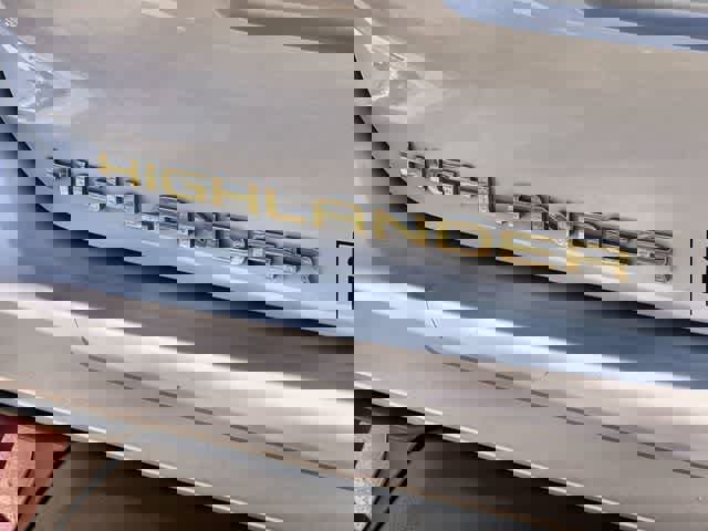 Used 2022 Toyota Highlander LE image 8