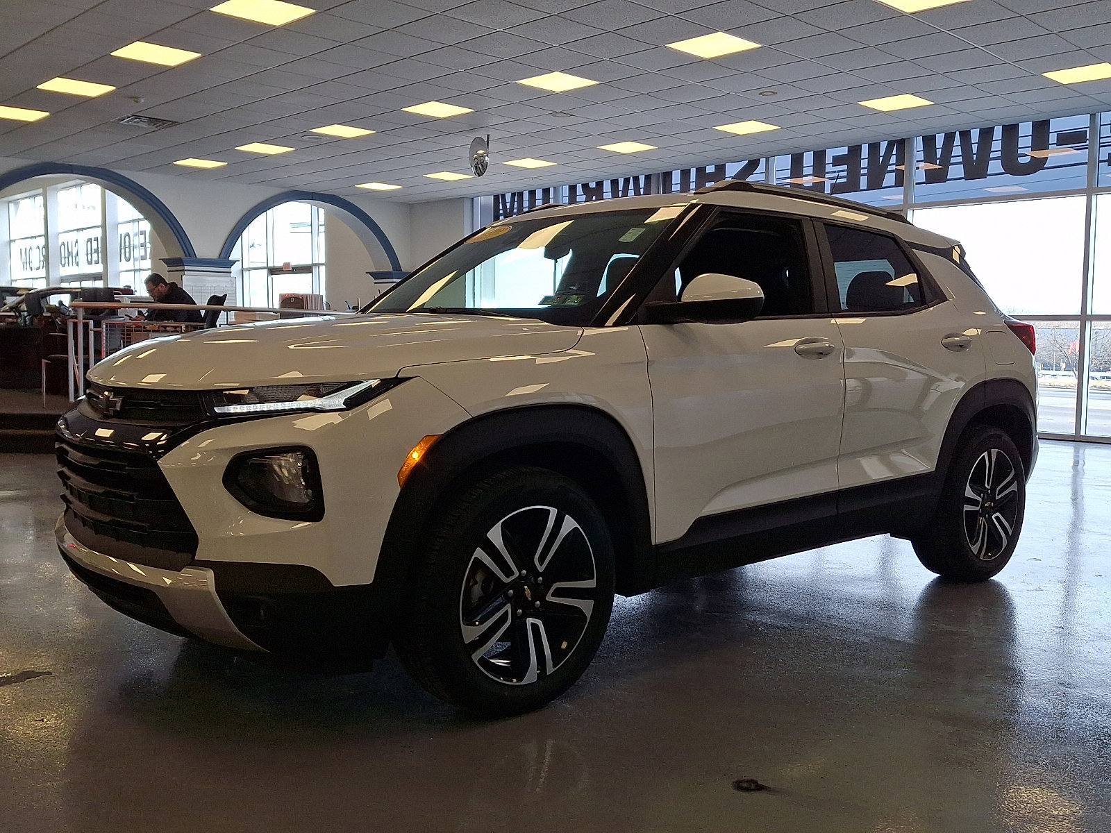 Certified 2022 Chevrolet TrailBlazer LT w/ LPO, Blackout Package image 3