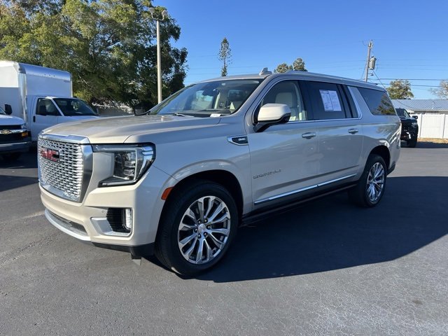 Used 2021 GMC Yukon XL Denali w/ Denali Premium Package image 3