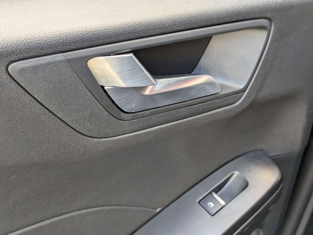 Used 2025 Ford Escape ST-Line image 26