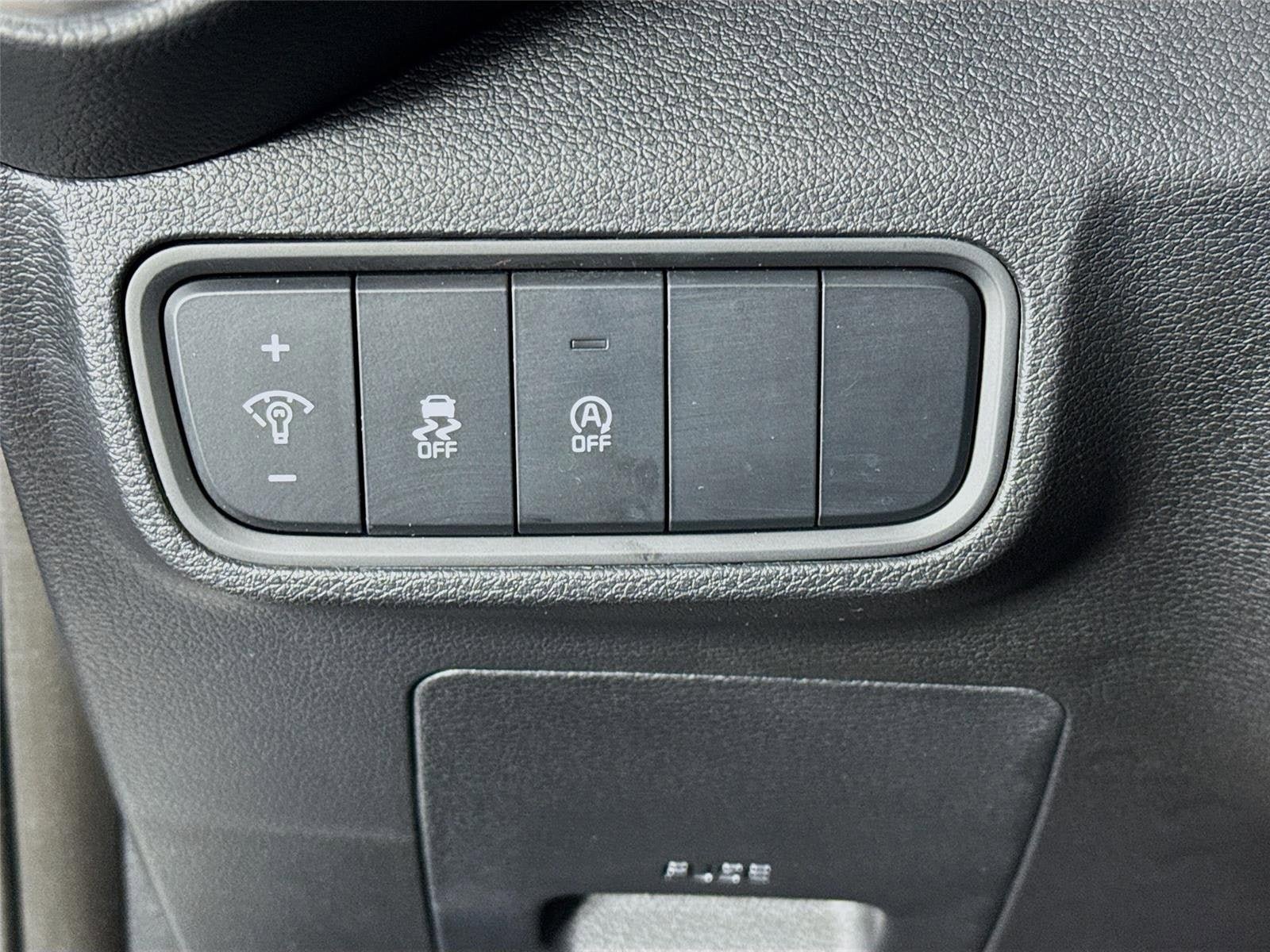 Certified 2025 Kia Soul LX w/ LX Technology Package FWD image 10