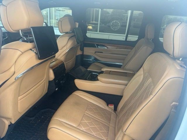 Used 2022 Jeep Grand Wagoneer Series III w/ Rear Seat Video Group 1 AWD/4WD image 11