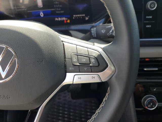 Certified 2023 Volkswagen Taos SE w/ Panoramic Sunroof Package FWD image 33