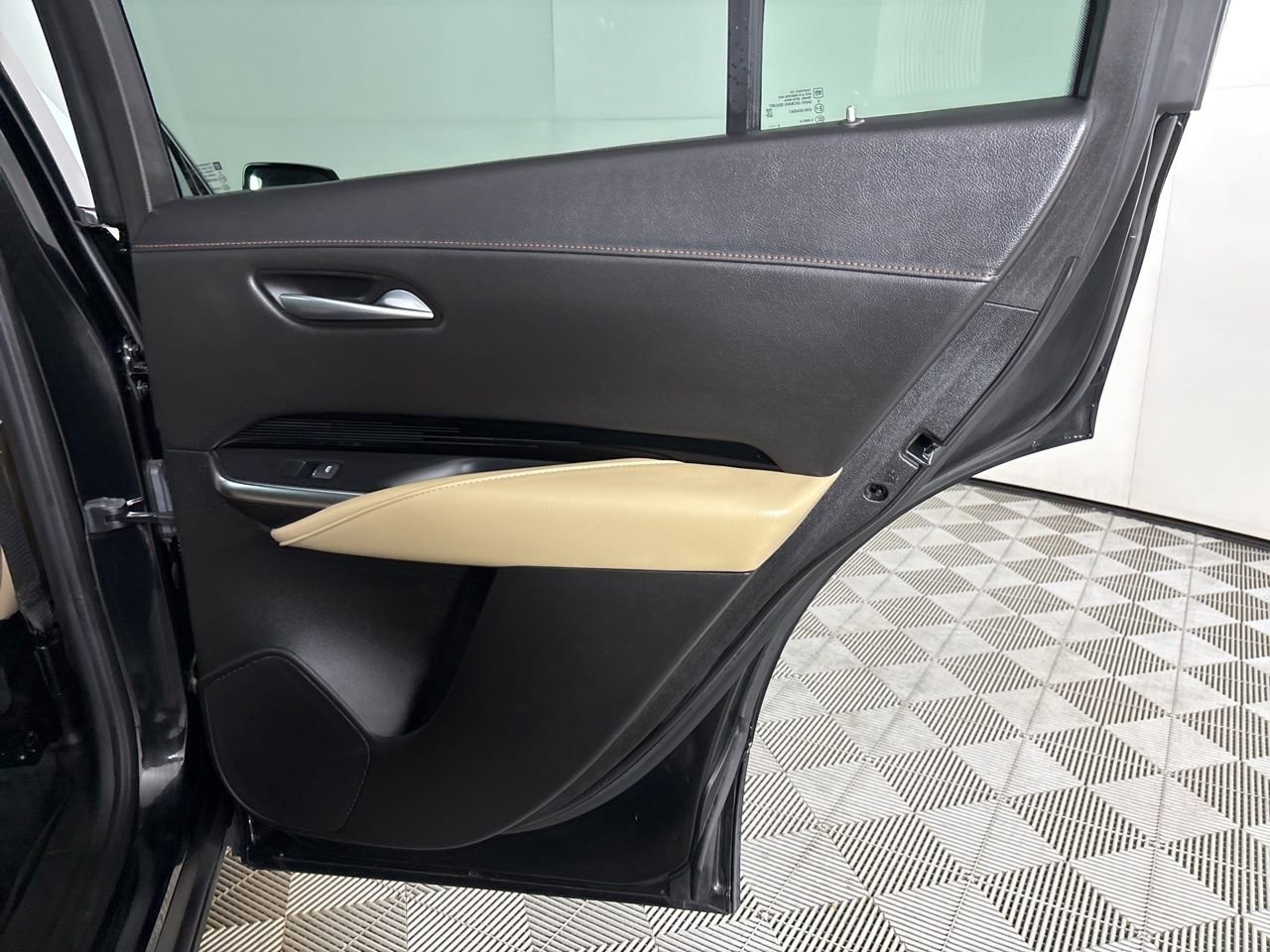 Used 2024 Cadillac XT4 Luxury w/ Cold Weather Package image 23