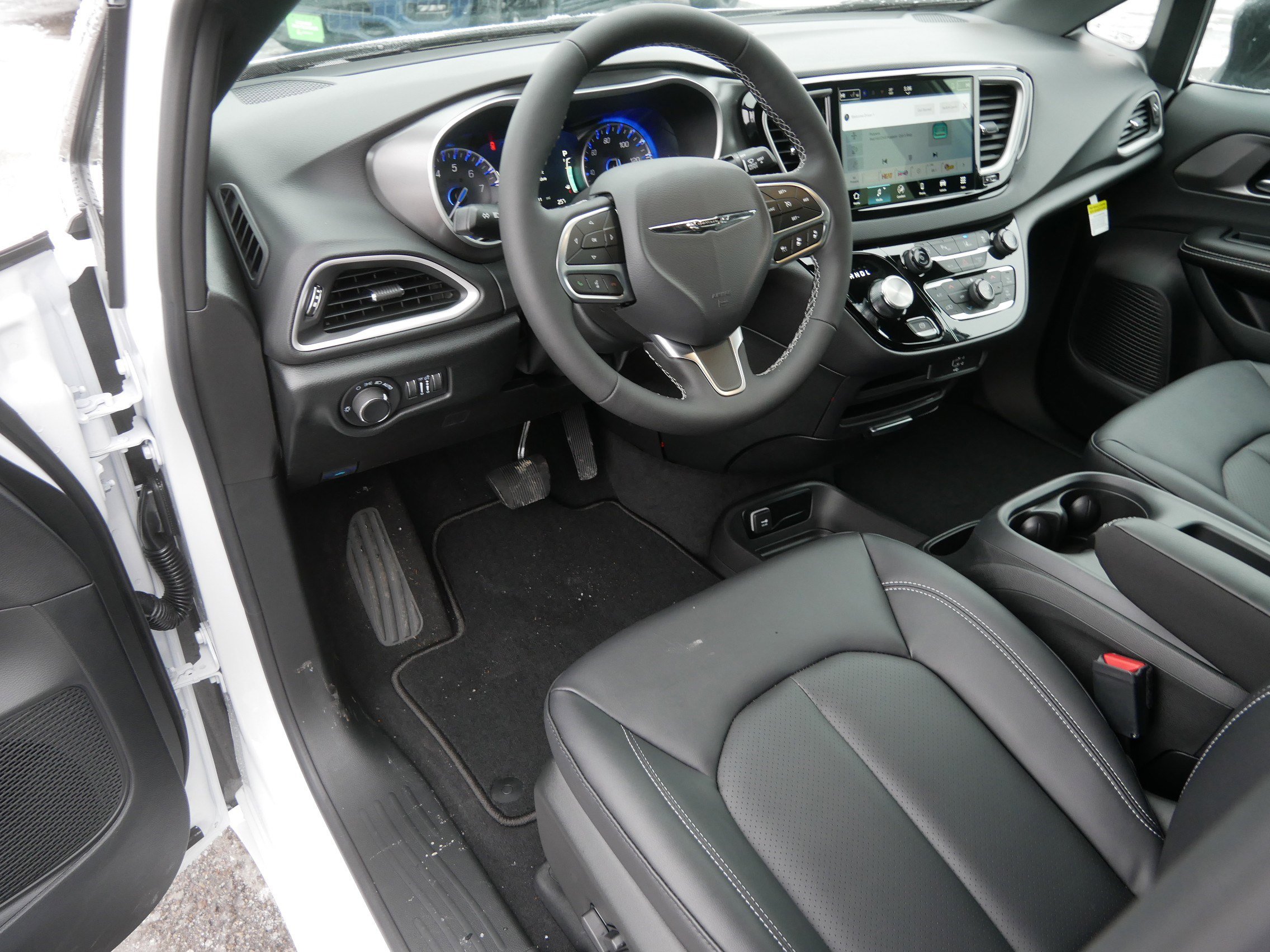 New 2026 Chrysler Voyager LX image 6