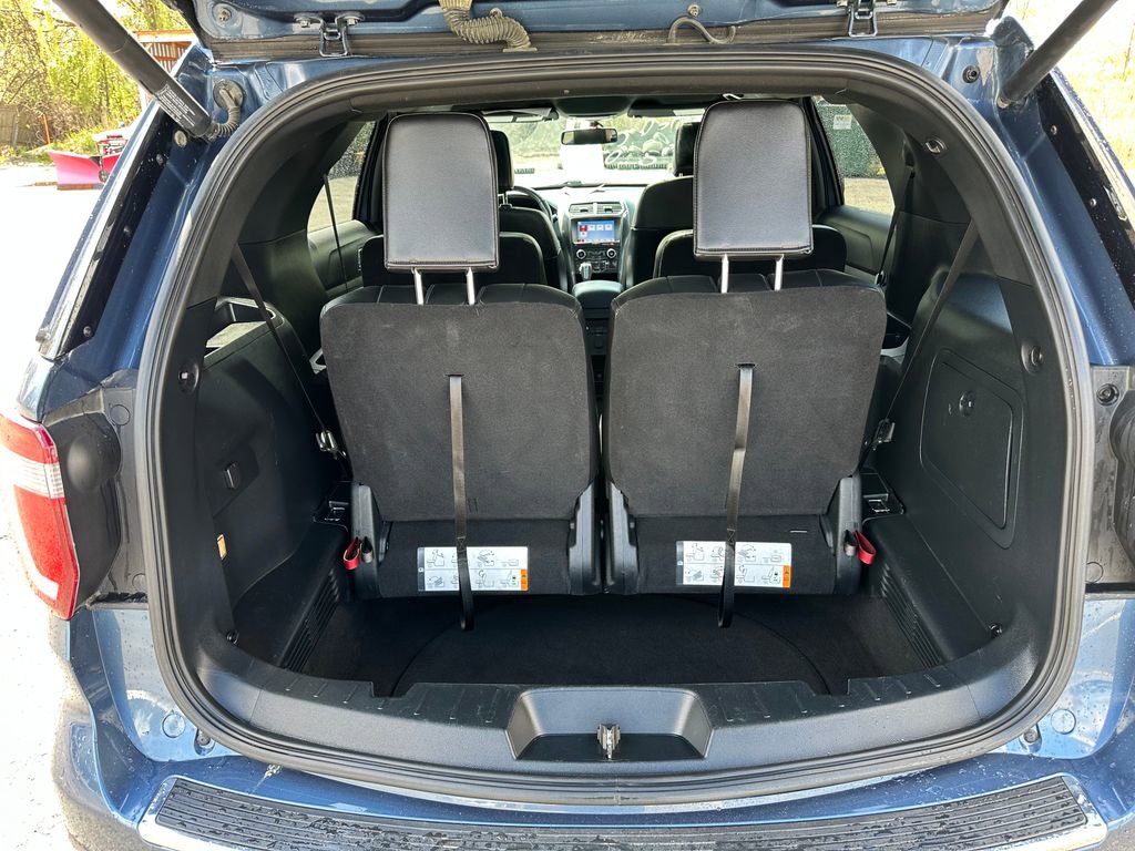 Used 2018 Ford Explorer XLT w/ Equipment Group 202A AWD/4WD image 19