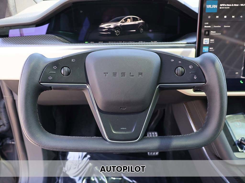 Used 2022 Tesla Model X Plaid image 3