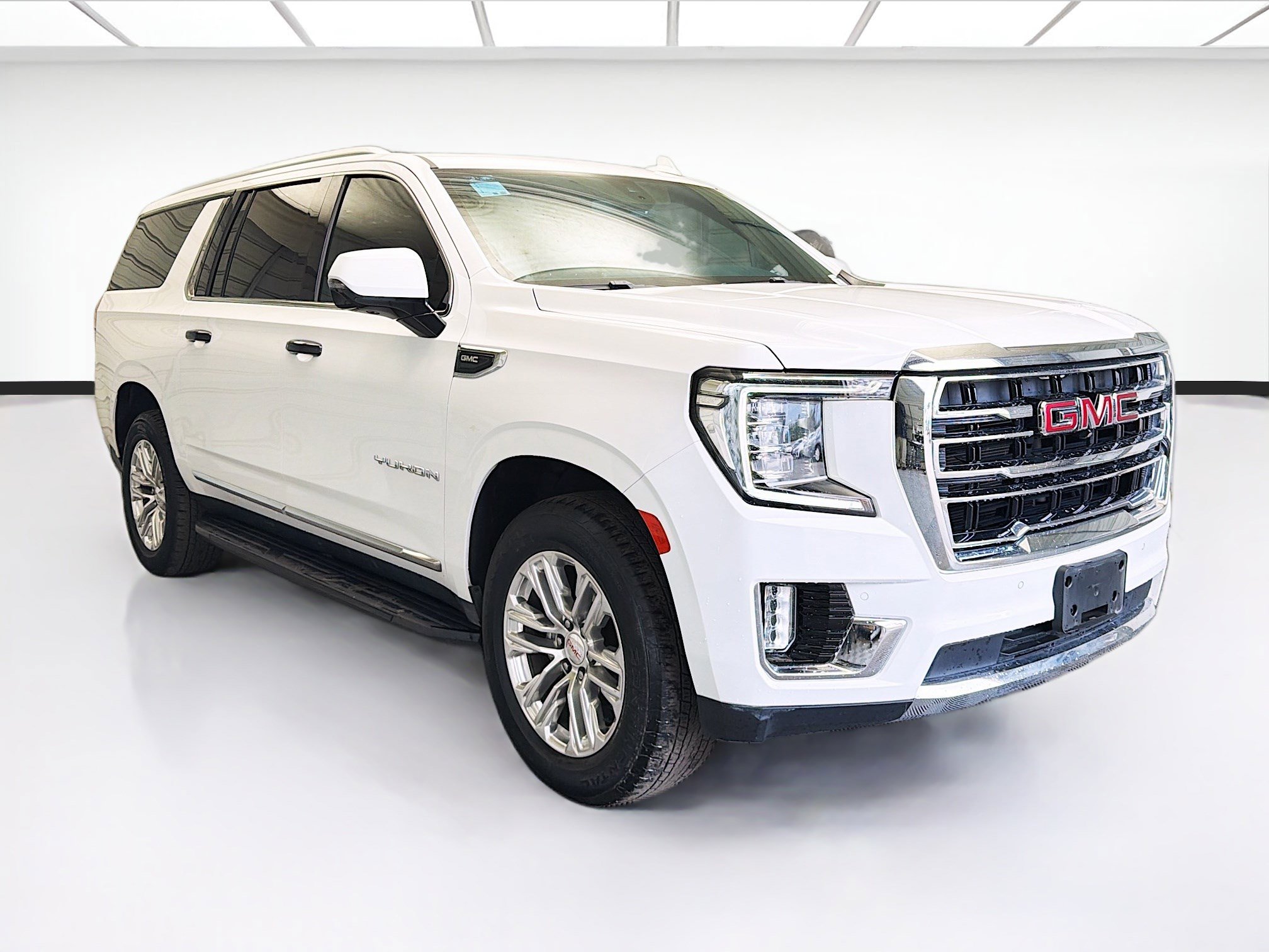 Used 2022 GMC Yukon XL SLT w/ SLT Premium Package image 3