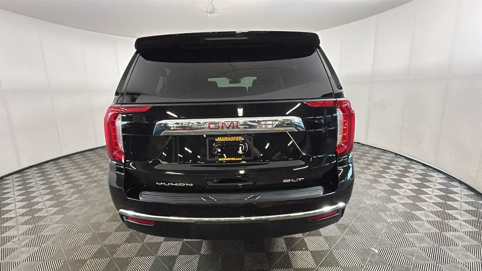 Used 2024 GMC Yukon XL SLT w/ SLT Luxury Package AWD/4WD image 4