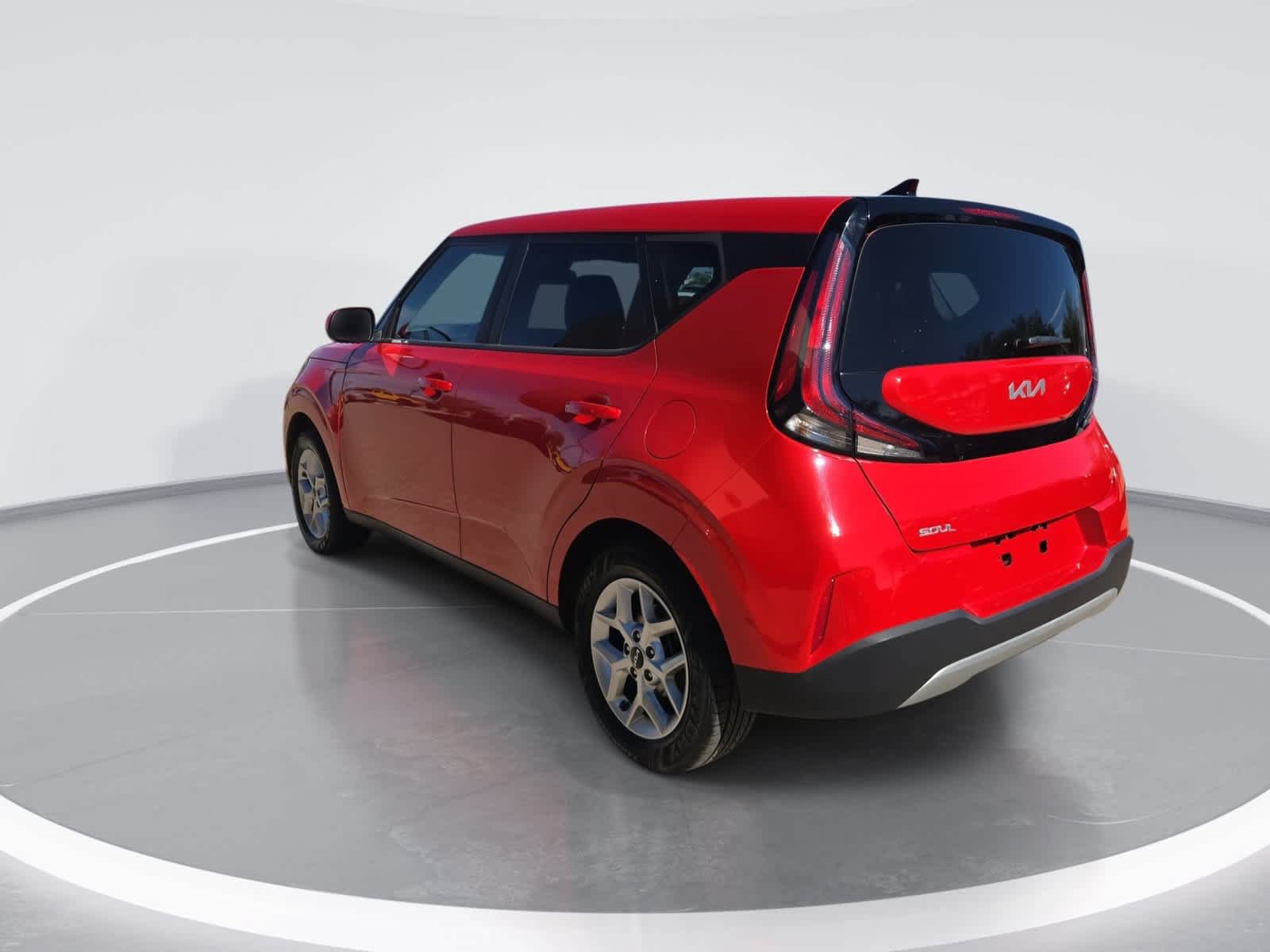 Used 2024 Kia Soul LX w/ Option Group 015 FWD image 6