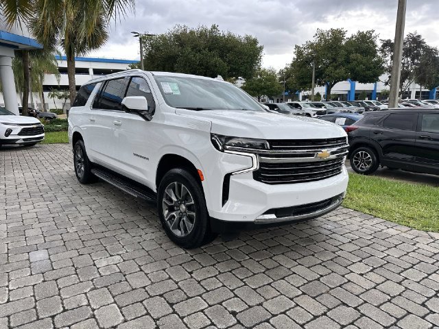 Used 2024 Chevrolet Suburban LT RWD image 17
