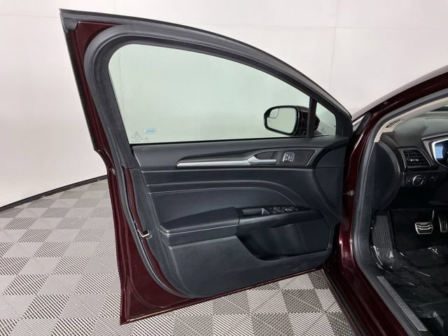 Used 2017 Ford Fusion Titanium AWD/4WD image 13