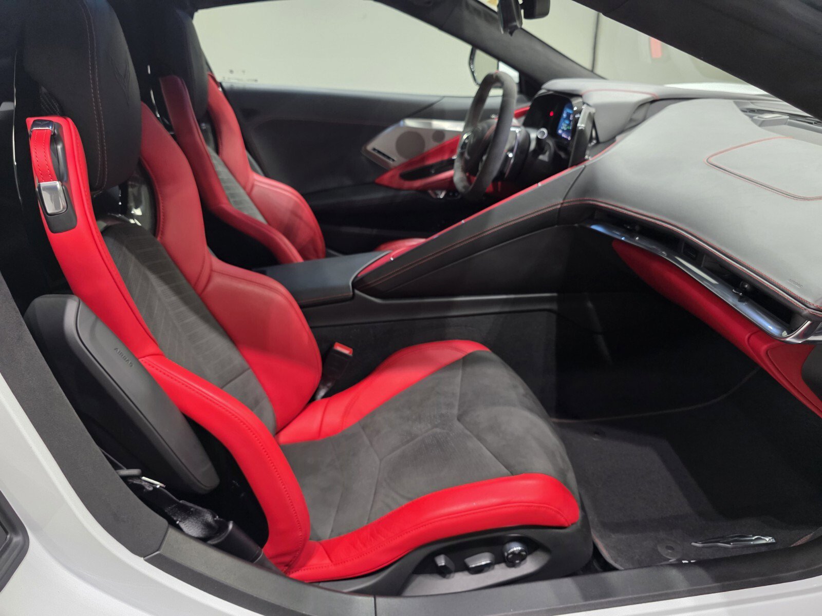 Used 2020 Chevrolet Corvette Stingray Premium Cpe w/ 3LT Preferred Equipment Group image 22