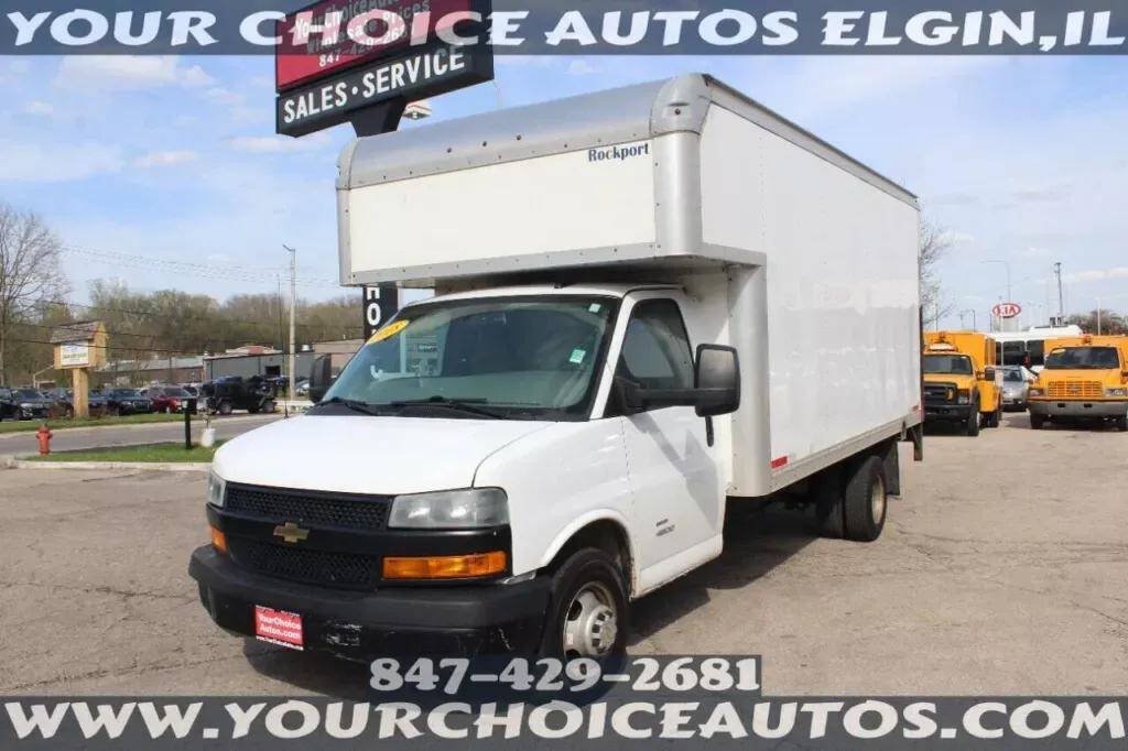 Used 2018 Chevrolet Express 4500 Extended w/ Driver Convenience Package RWD image 1
