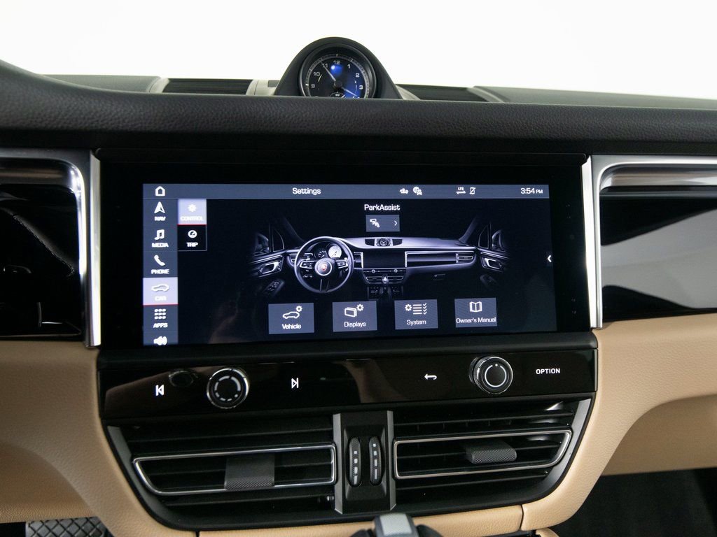 Certified 2025 Porsche Macan image 25