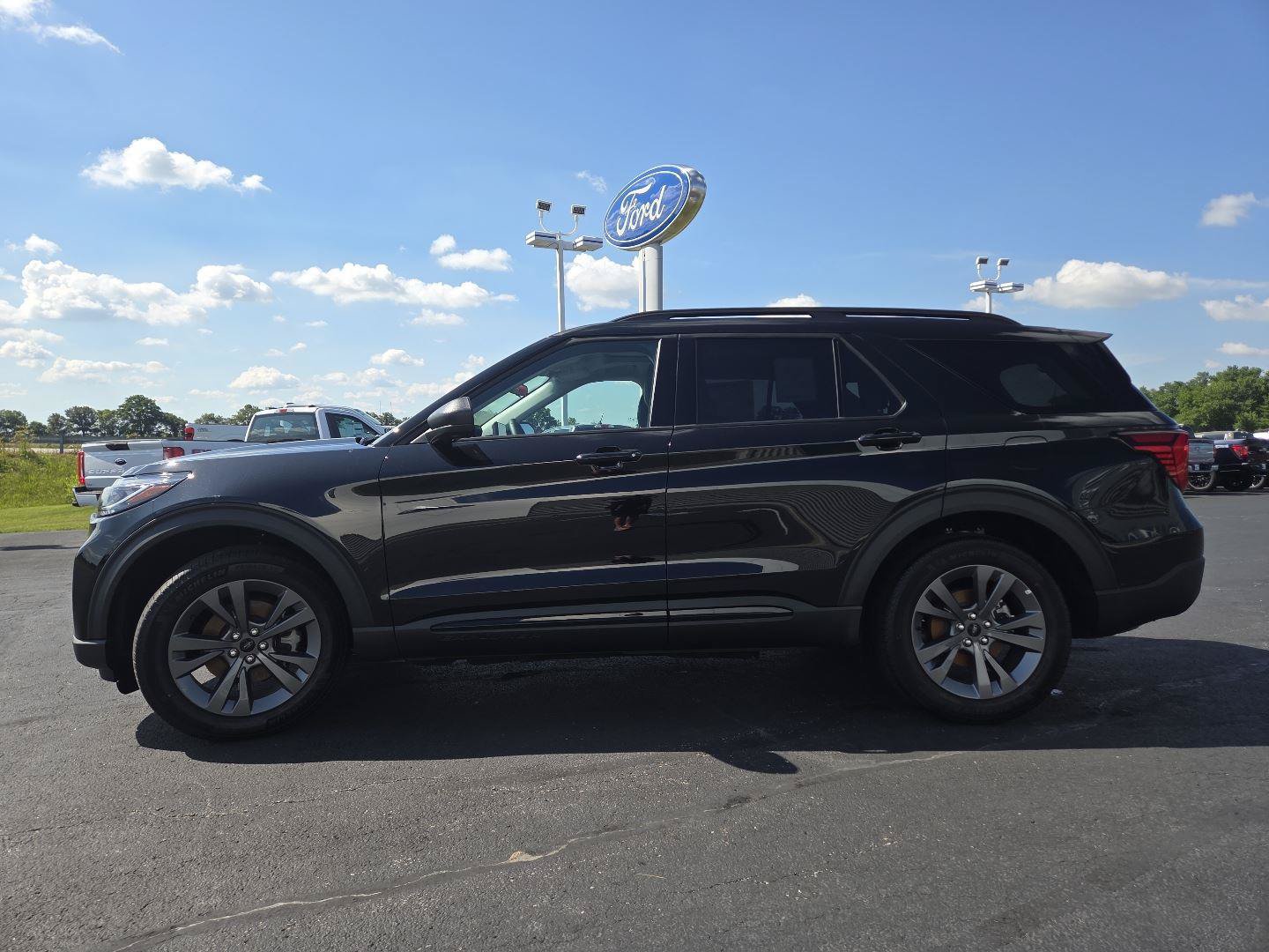 New 2026 Ford Explorer Active w/ Active Comfort Package AWD/4WD image 16