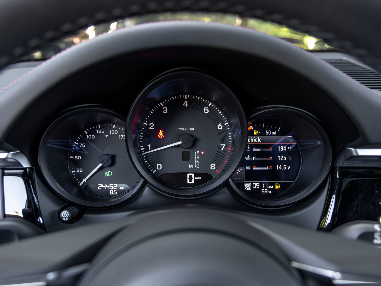 Certified 2023 Porsche Macan AWD/4WD image 32