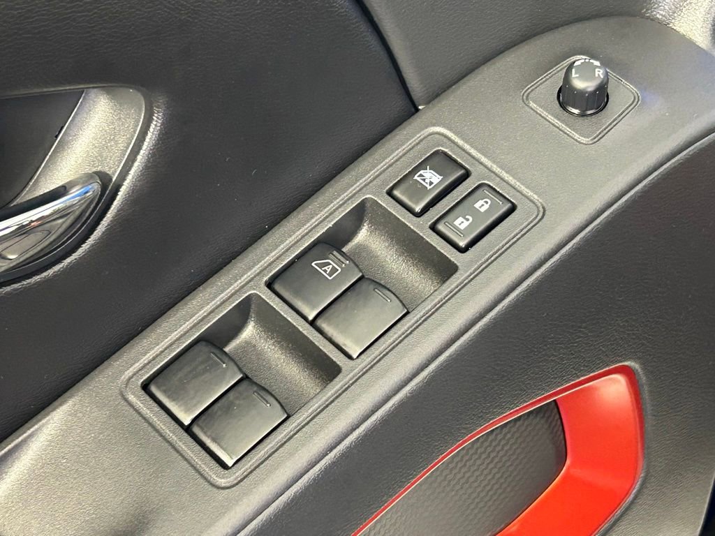 Used 2025 Nissan Frontier PRO-4X image 34