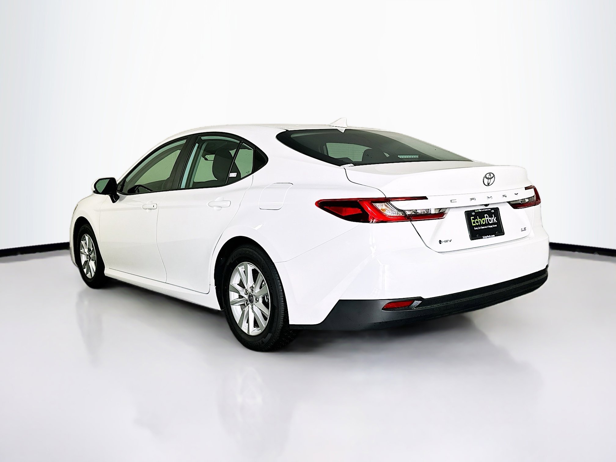 Used 2025 Toyota Camry LE image 5