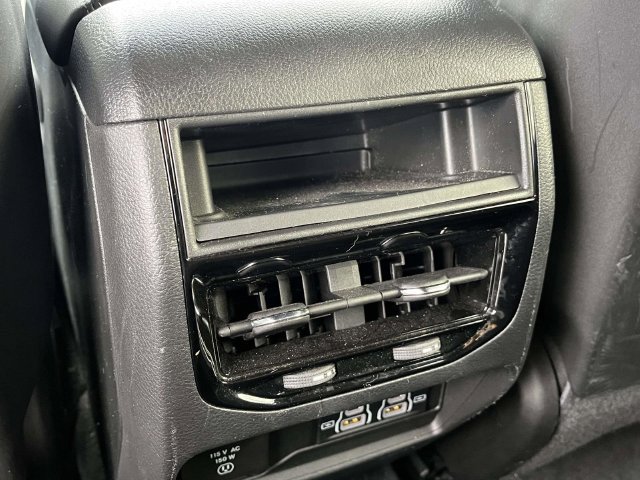 Used 2025 Jeep Grand Cherokee Laredo X w/ Luxury Tech Group I AWD/4WD image 20