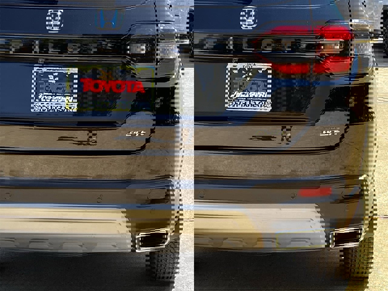 Used 2023 Honda Pilot Elite image 6
