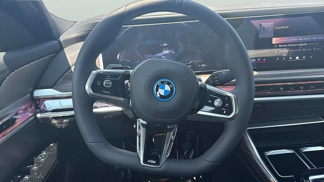 Used 2025 BMW i7 eDrive50 w/ M Sport Package RWD image 11