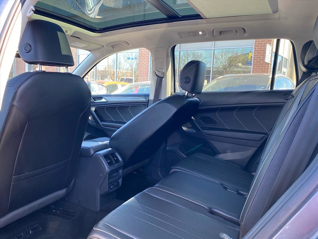 Used 2022 Volkswagen Tiguan SE w/ Panoramic Sunroof Package image 19
