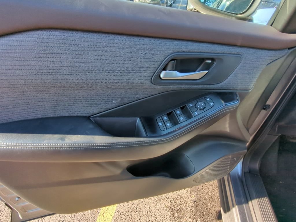 Used 2023 Nissan Rogue SV AWD/4WD image 8
