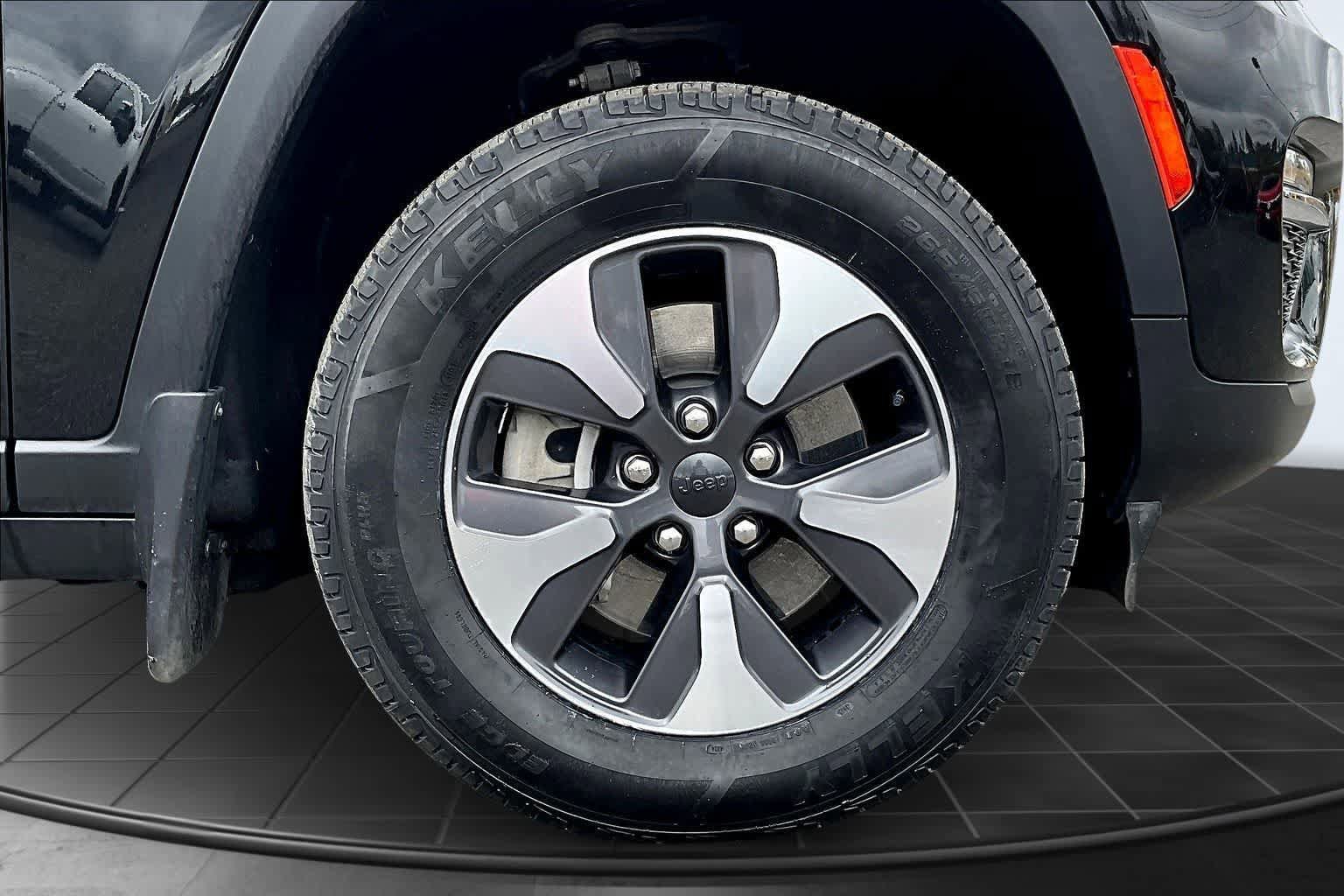 Used 2022 Jeep Grand Cherokee Limited 4xe w/ MOPAR Finishing Package AWD/4WD image 34