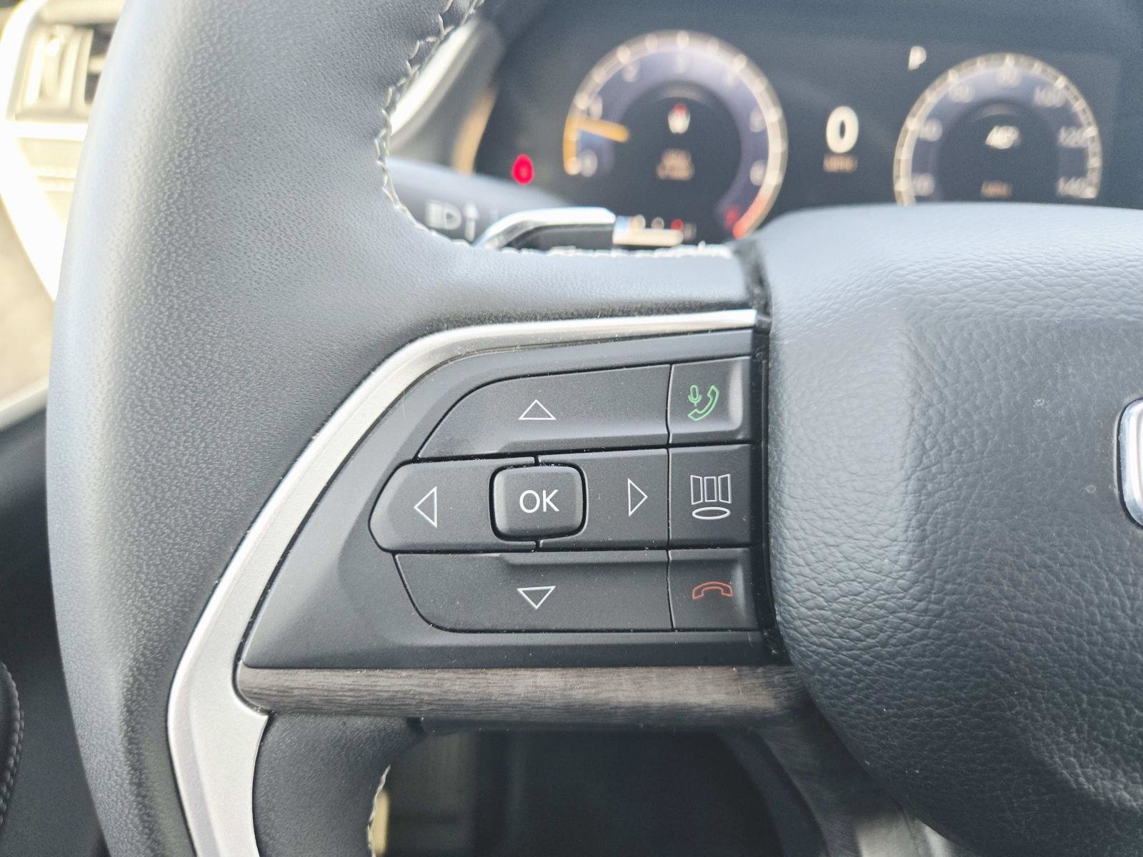 Used 2024 Jeep Grand Cherokee Limited w/ Luxury Tech Group II image 22