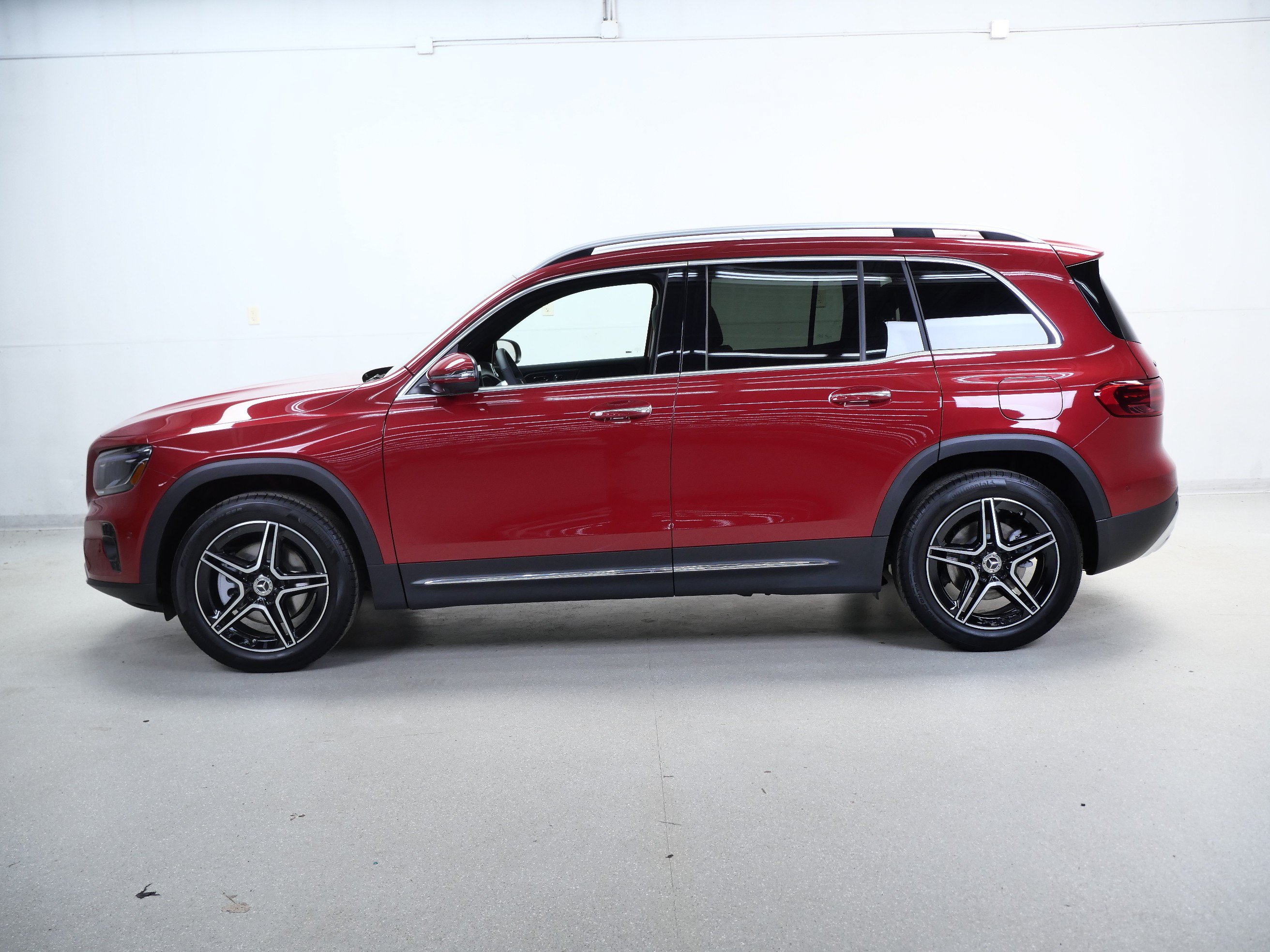 New 2026 Mercedes-Benz GLB 250 4MATIC image 5