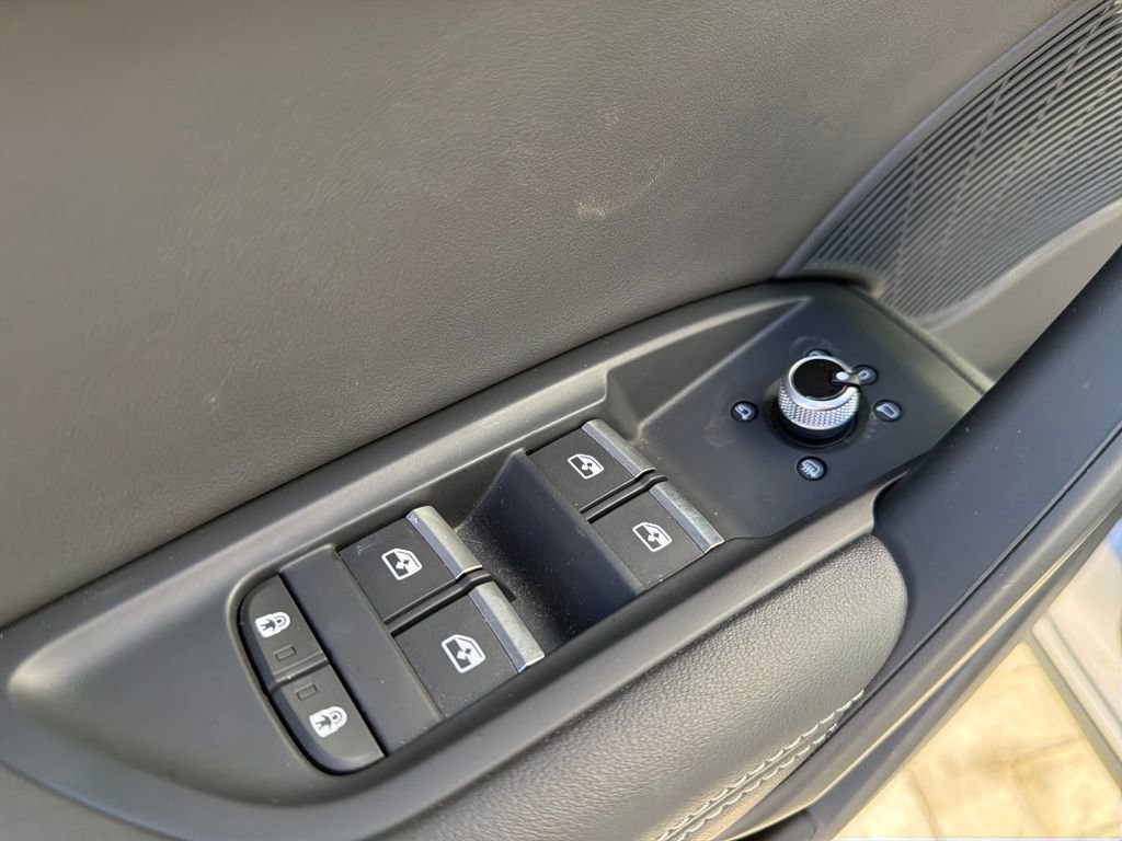 Used 2023 Audi Q5 2.0T Premium Plus w/ Premium Plus Package image 11