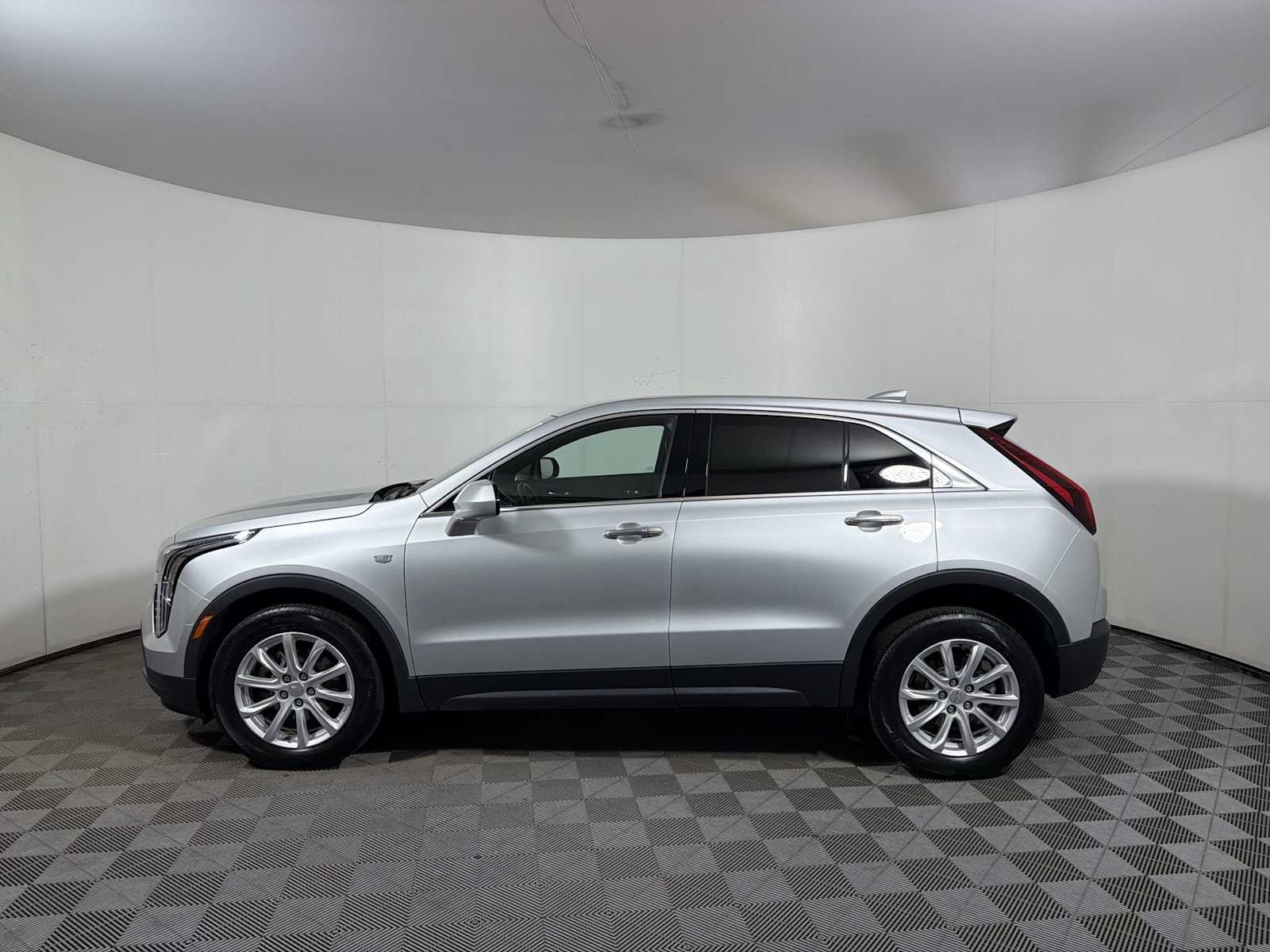 Used 2022 Cadillac XT4 Luxury w/ Cold Weather Package AWD/4WD image 4