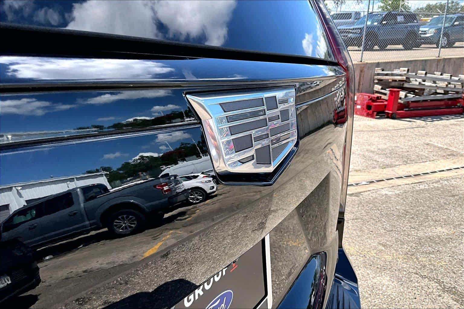 Used 2024 Cadillac Escalade Sport w/ LPO, ONYX Package AWD/4WD image 31