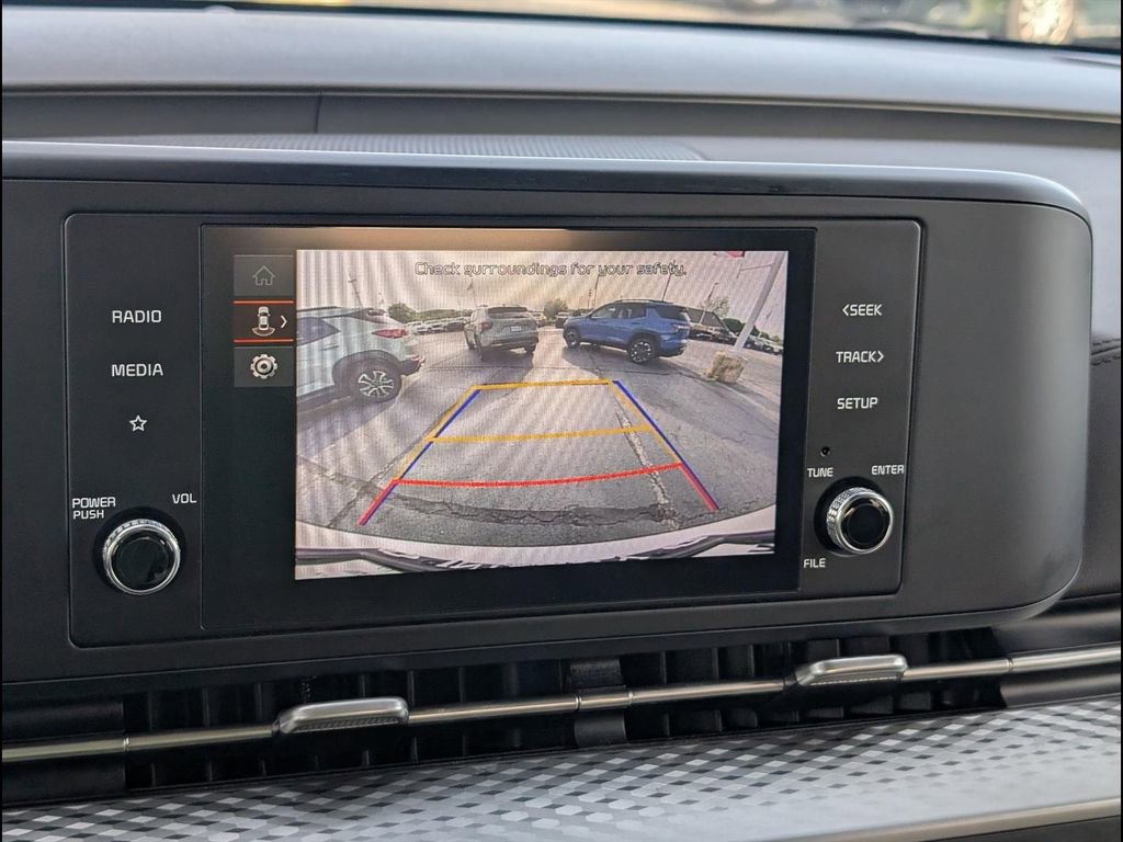 Used 2024 Kia Carnival LX image 9