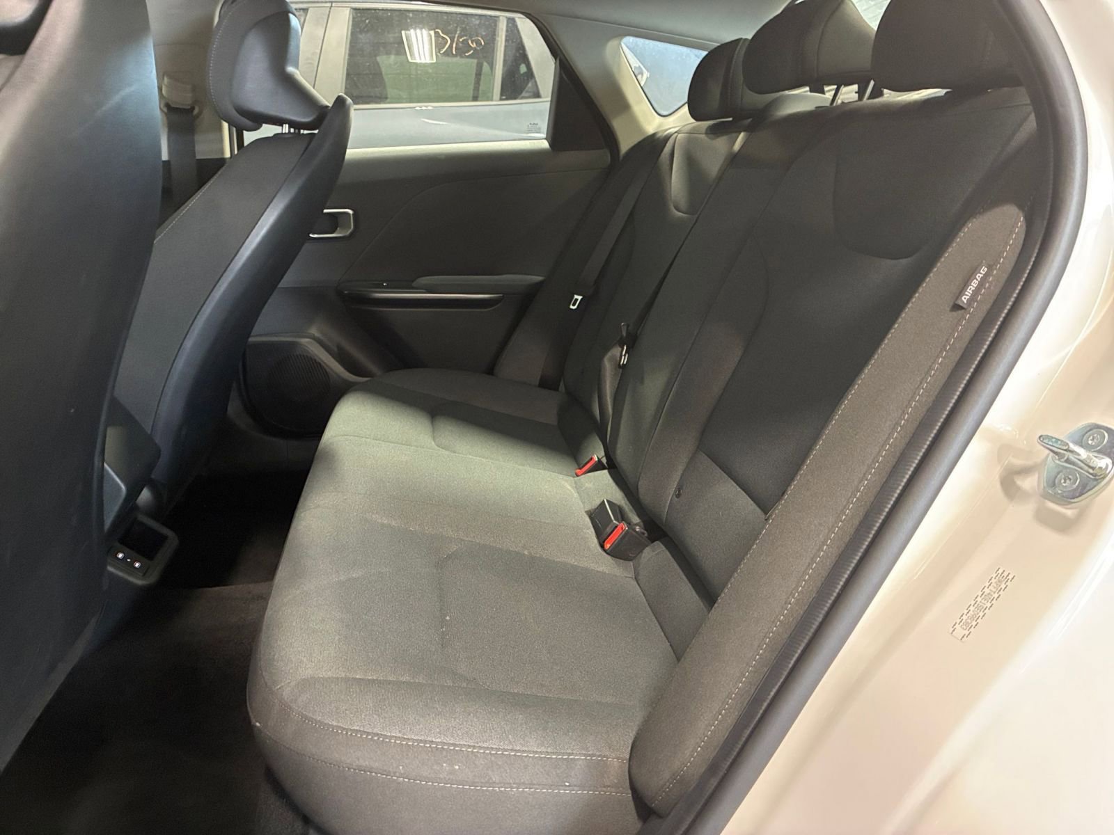 Used 2025 Kia K4 LXS image 37