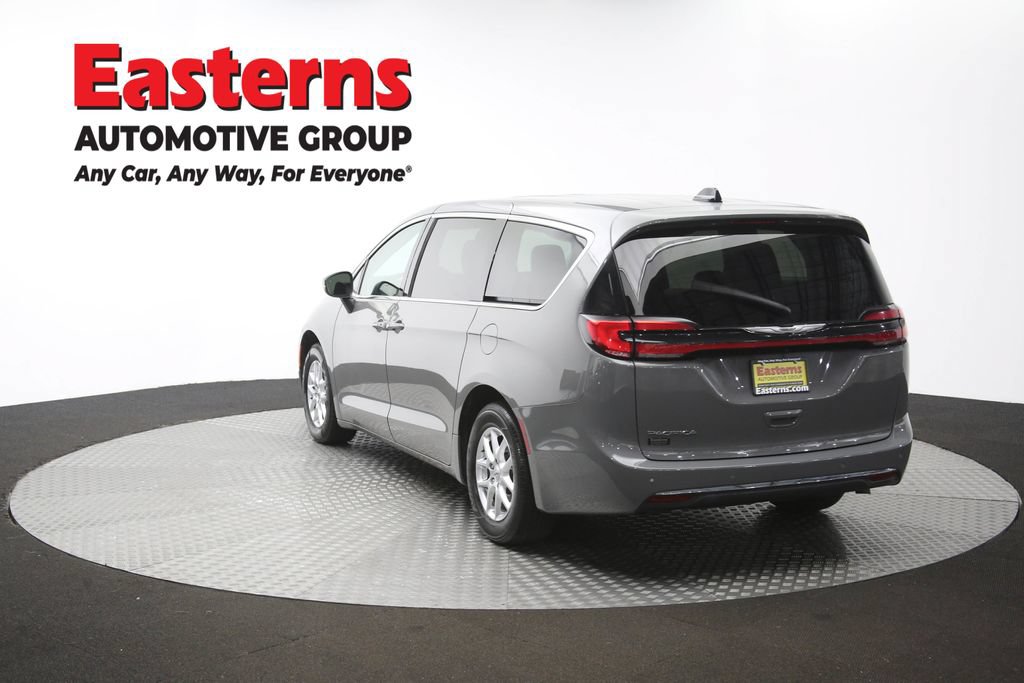Used 2023 Chrysler Pacifica Touring-L FWD image 65