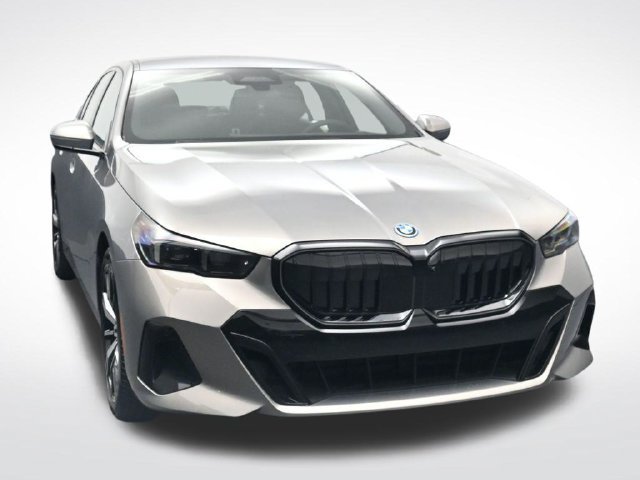 New 2027 BMW 550e xDrive AWD/4WD image 11