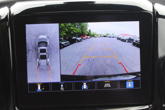 Used 2023 Chevrolet Traverse LT w/ LT Premium Package AWD/4WD image 3