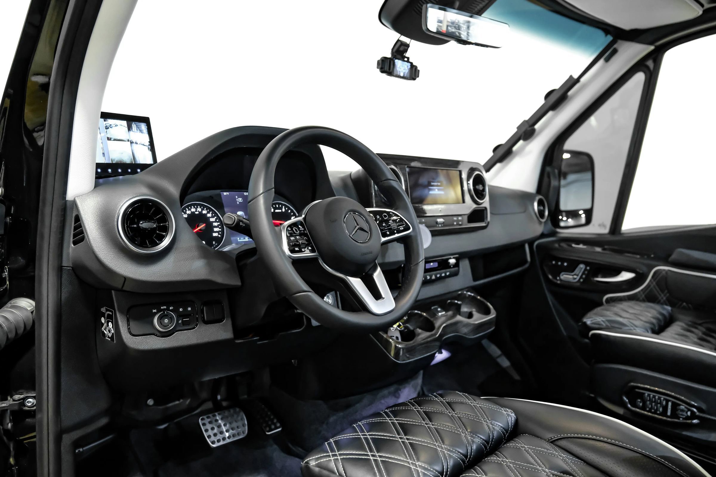 Used 2024 Mercedes-Benz Sprinter 3500 image 9