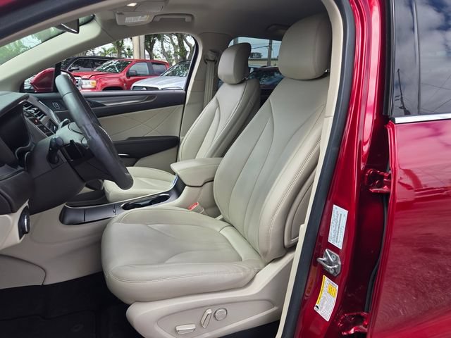 Used 2019 Lincoln MKC Premiere FWD image 11