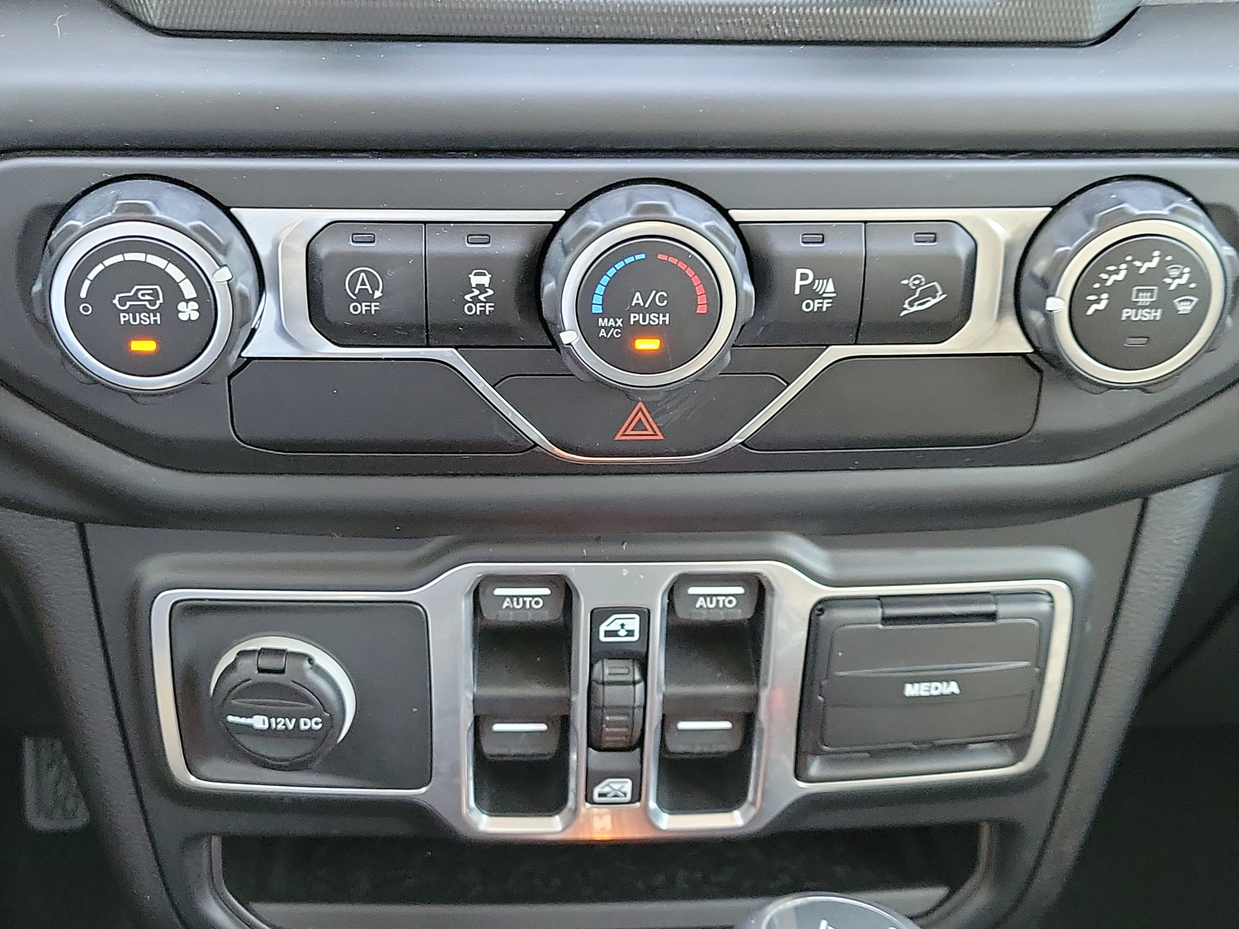 Used 2018 Jeep Wrangler Unlimited Sport S AWD/4WD image 24