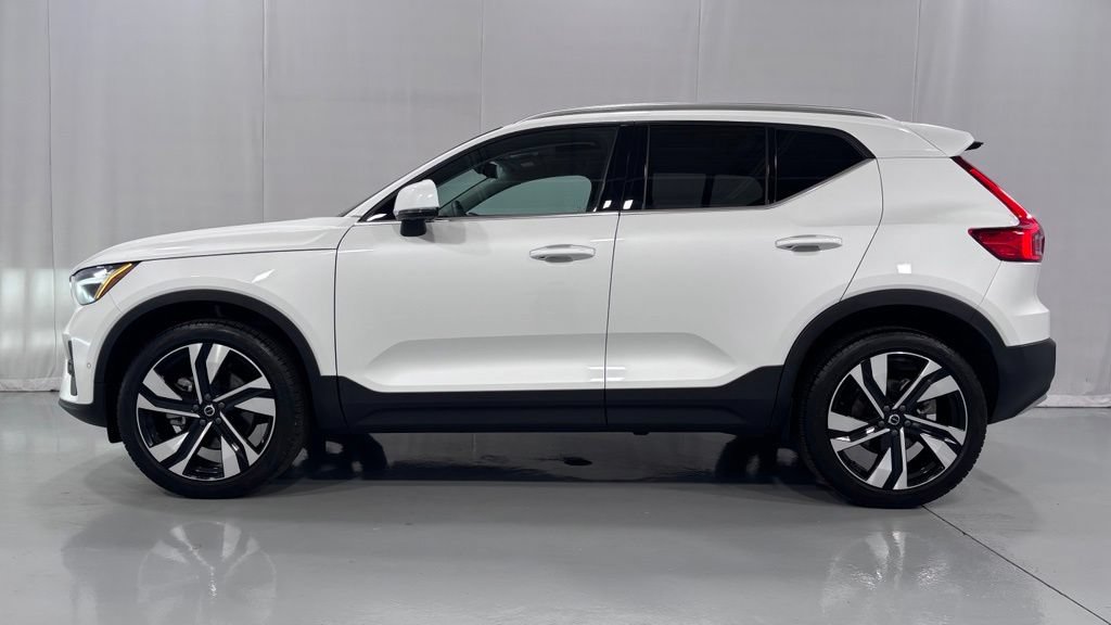 Used 2024 Volvo XC40 B5 Plus w/ Protection Package Premier AWD/4WD image 9