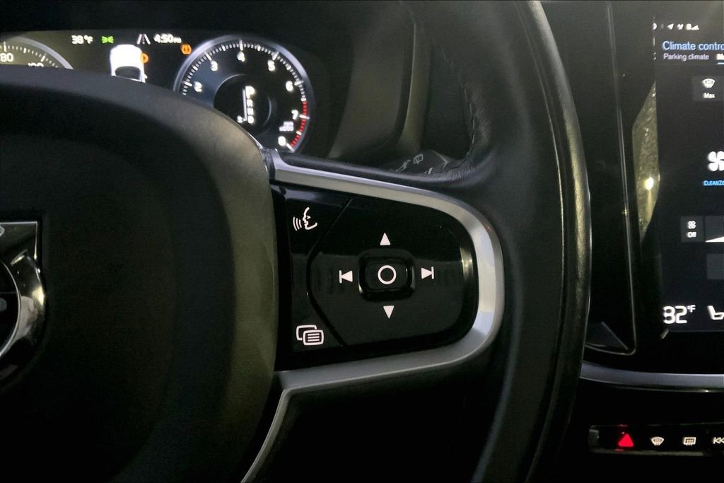 Used 2022 Volvo V60 T5 Cross Country image 25