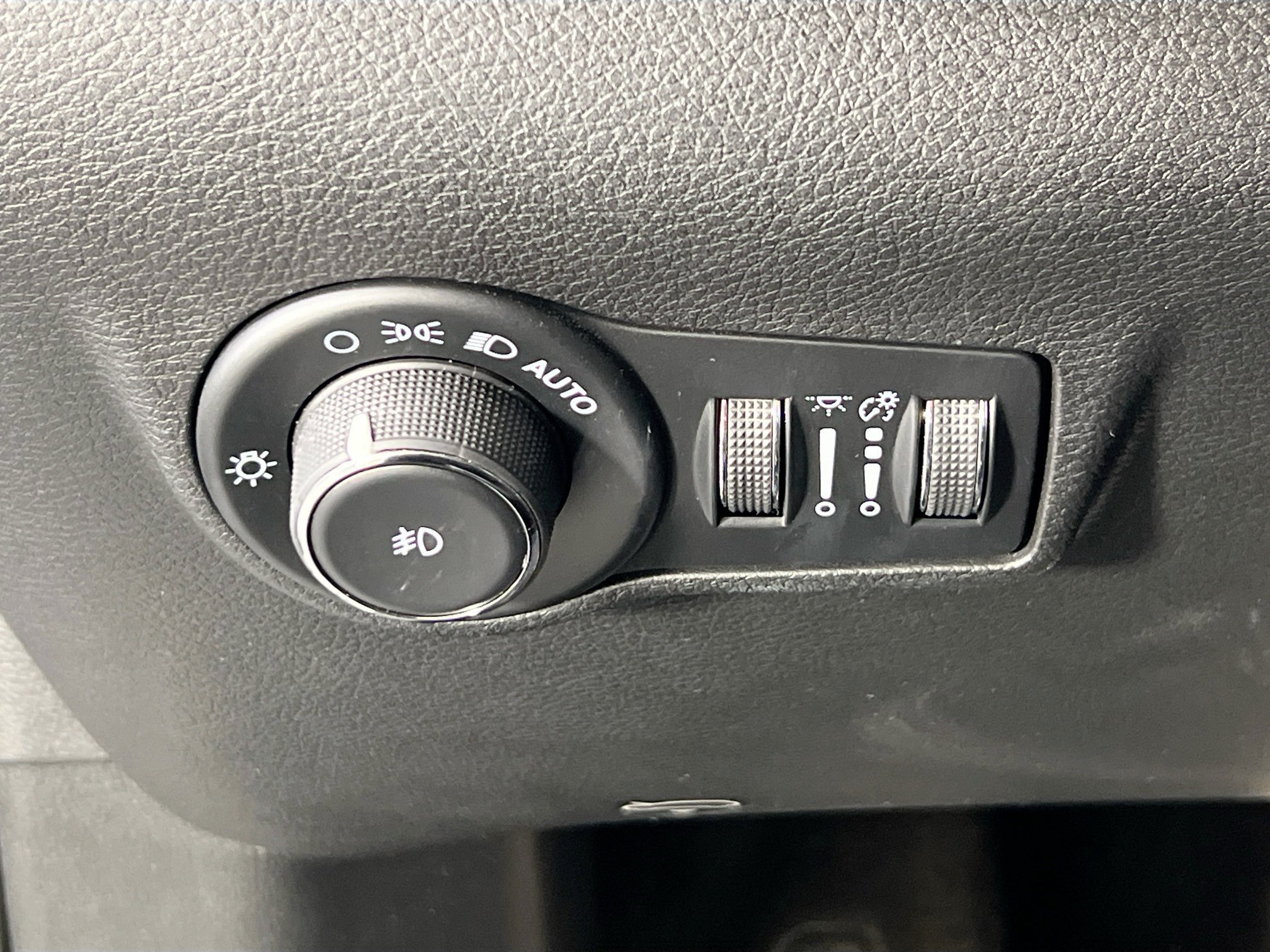 Used 2022 Jeep Compass Latitude w/ Sun and Sound Group AWD/4WD image 10