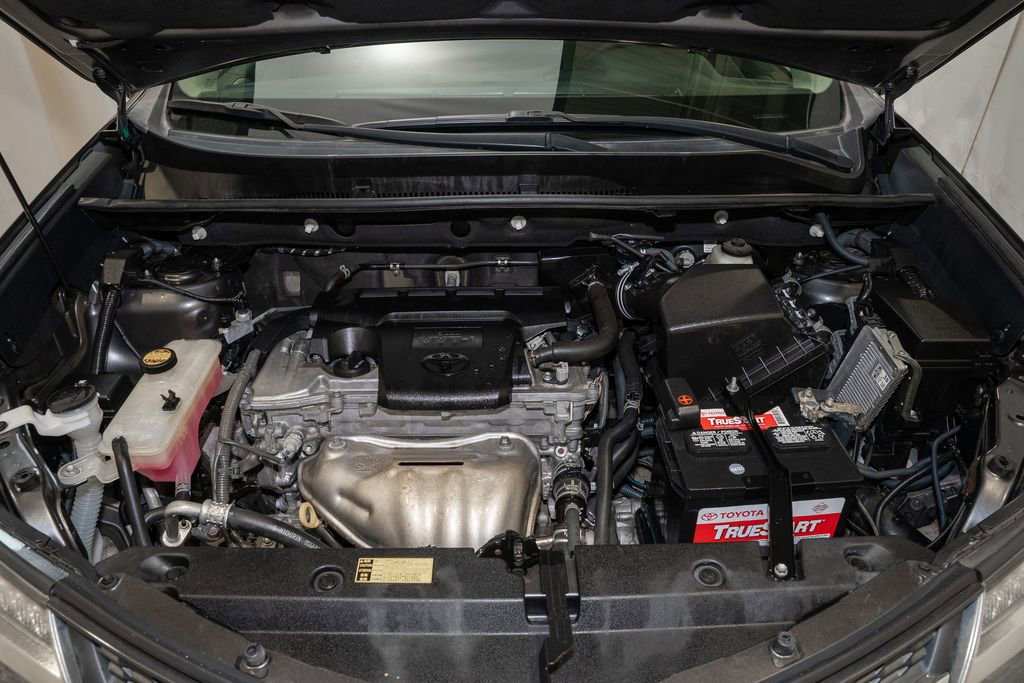 Used 2015 Toyota RAV4 LE image 17