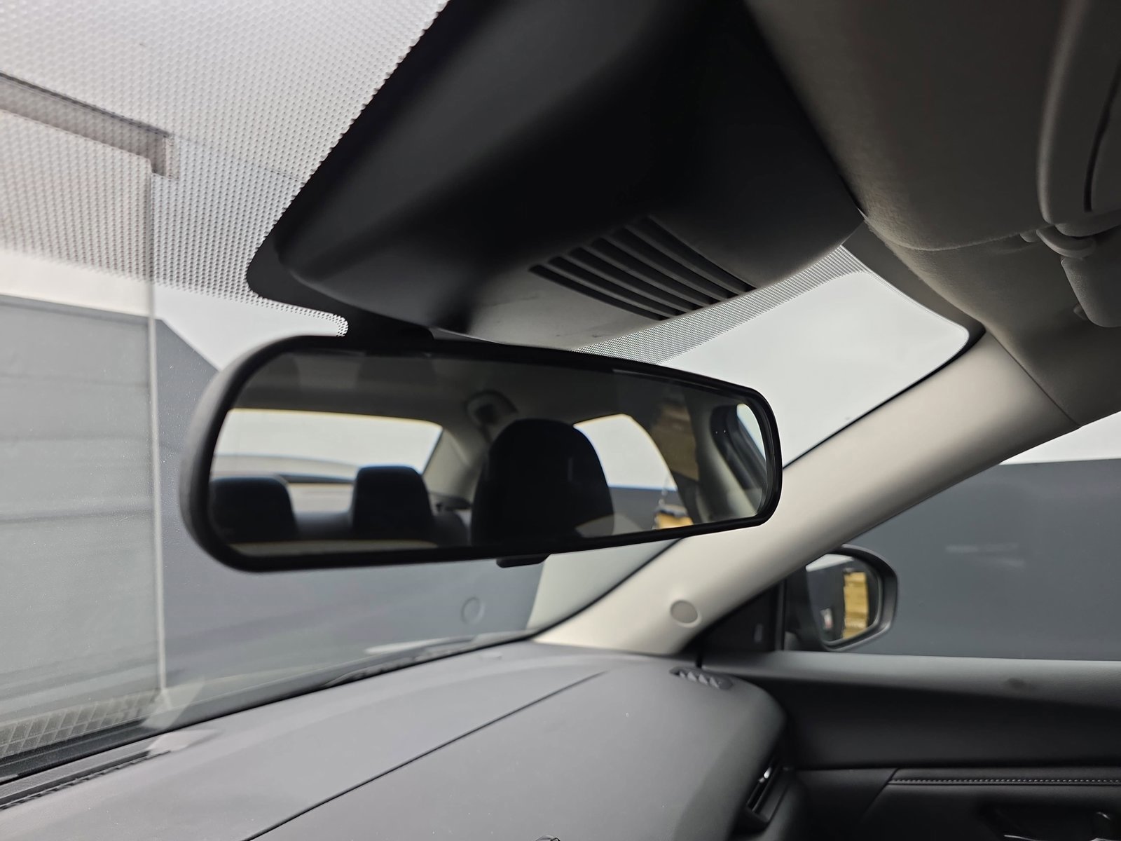 Used 2025 Nissan Sentra S image 32