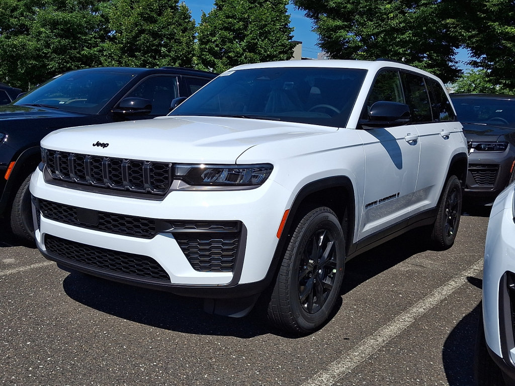 New 2026 Jeep Grand Cherokee Altitude AWD/4WD image 1