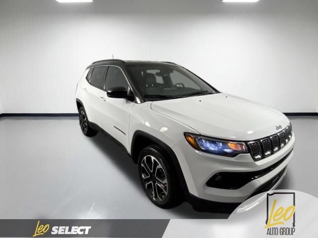 Used 2023 Jeep Compass Limited AWD/4WD image 4